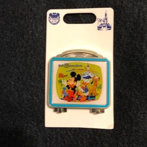 Disney Trading Pin. Lunchbox w/Disney snack pictures inside the pin